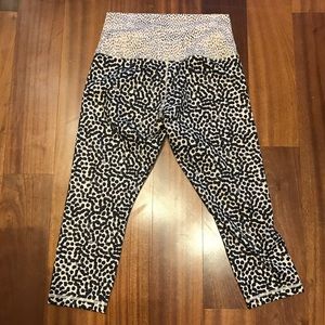 Lululemon Ace Spot Black/Grapefruit Crop Size 8